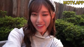 东北口音女主播大热天中午与粉丝小树林野战放尿