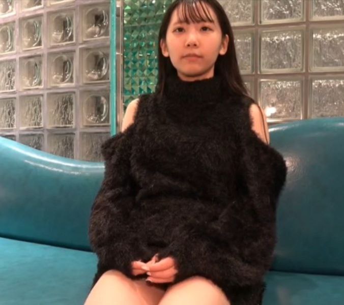 美女人妻和情人酒店偷情,自己无法满足情人把水嫩漂亮的表妹叫来一起伺候,逼逼粉嫩嫩的,2人翘着屁股等待插入!